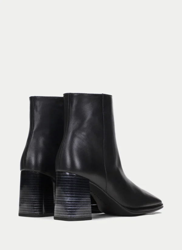 Botin monaco negro